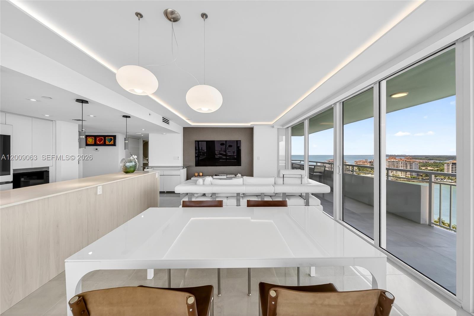 400 S Pointe Dr #2009, Miami Beach FL 33139