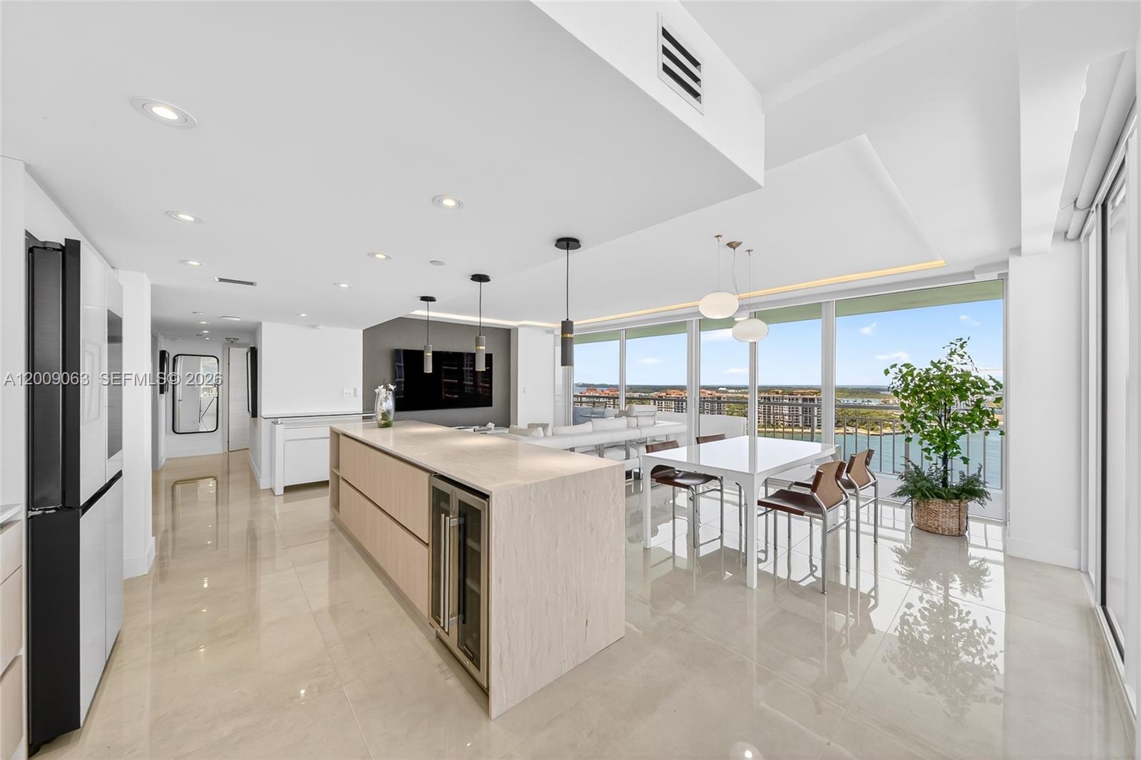 400 S Pointe Dr #2009, Miami Beach FL 33139
