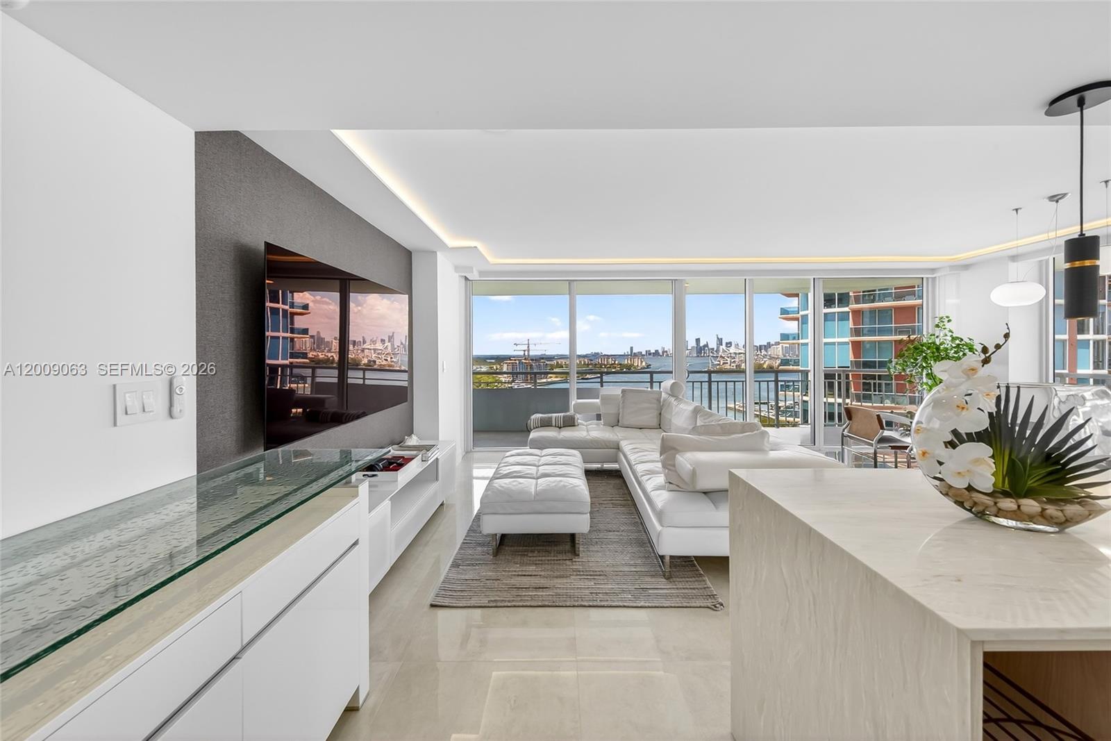 400 S Pointe Dr #2009, Miami Beach FL 33139