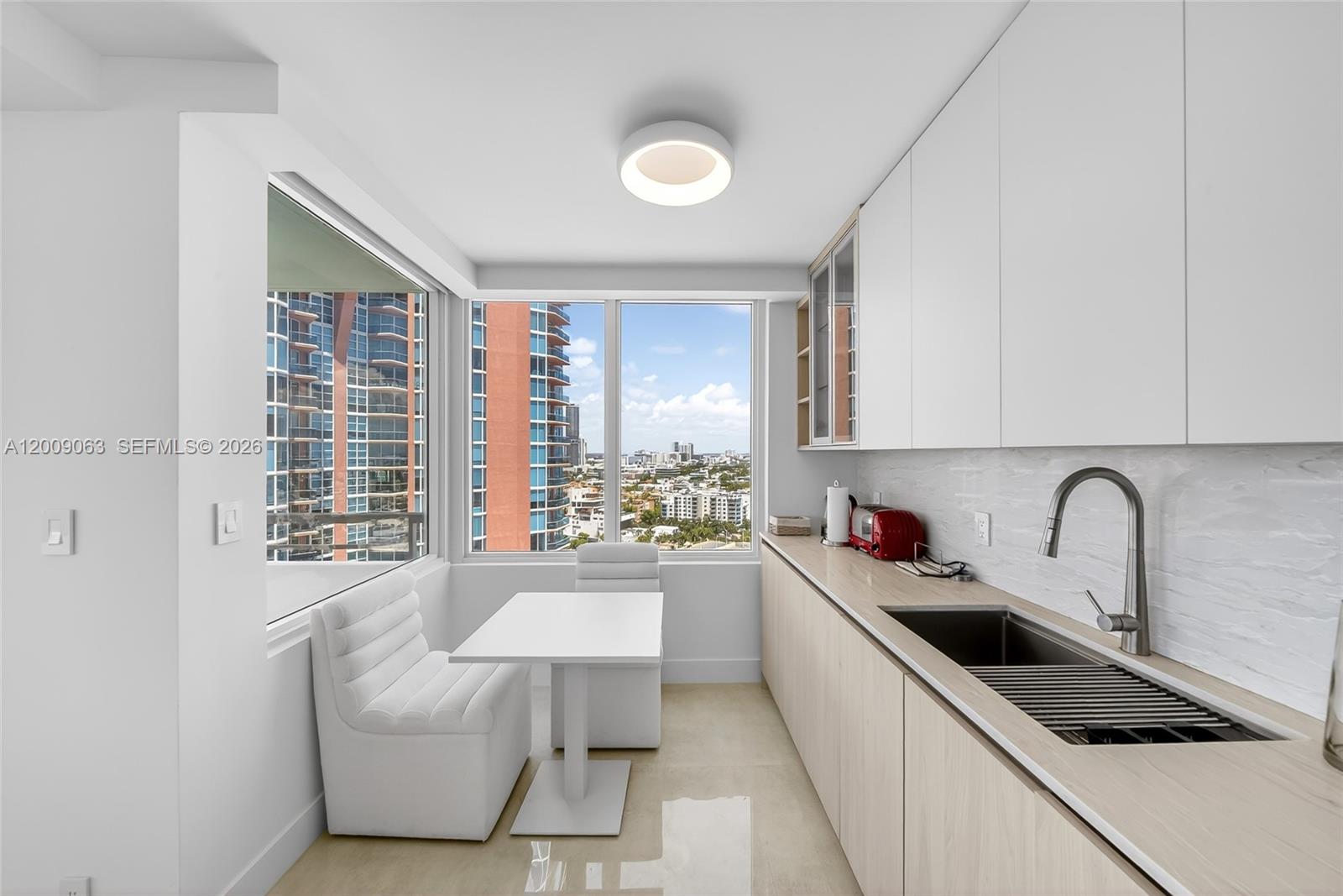 400 S Pointe Dr #2009, Miami Beach FL 33139