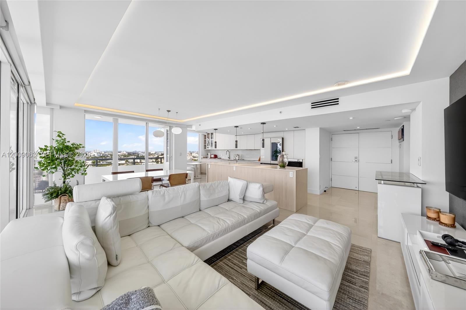 400 S Pointe Dr #2009, Miami Beach FL 33139