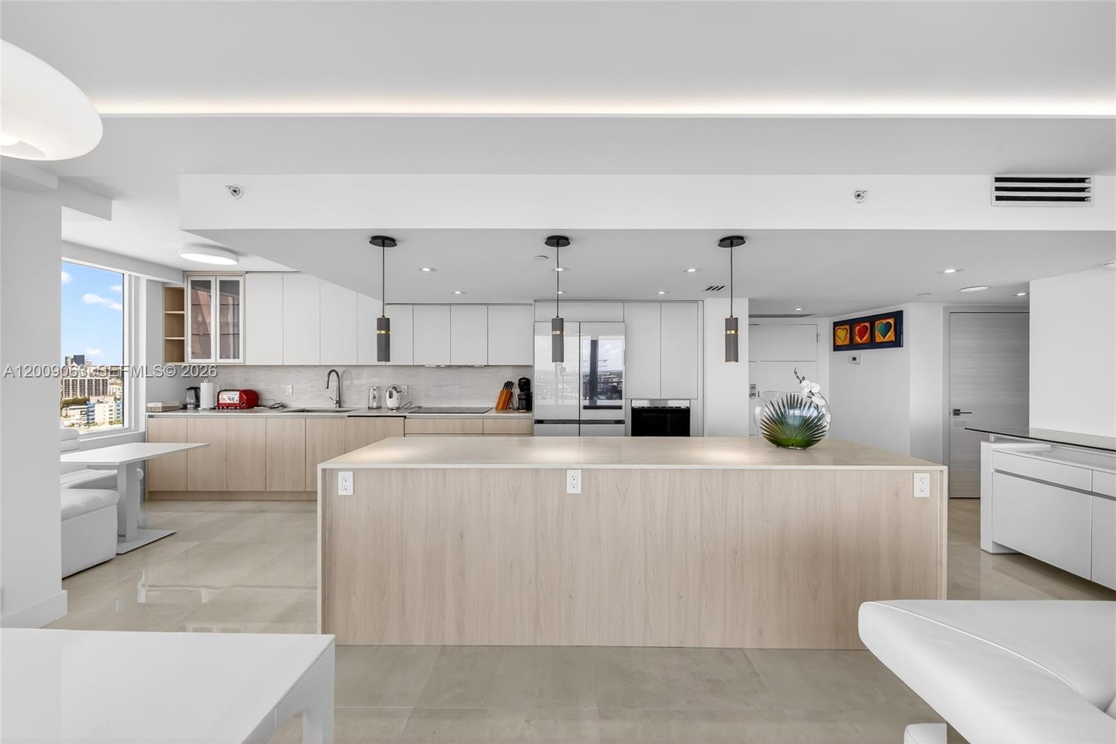400 S Pointe Dr #2009, Miami Beach FL 33139