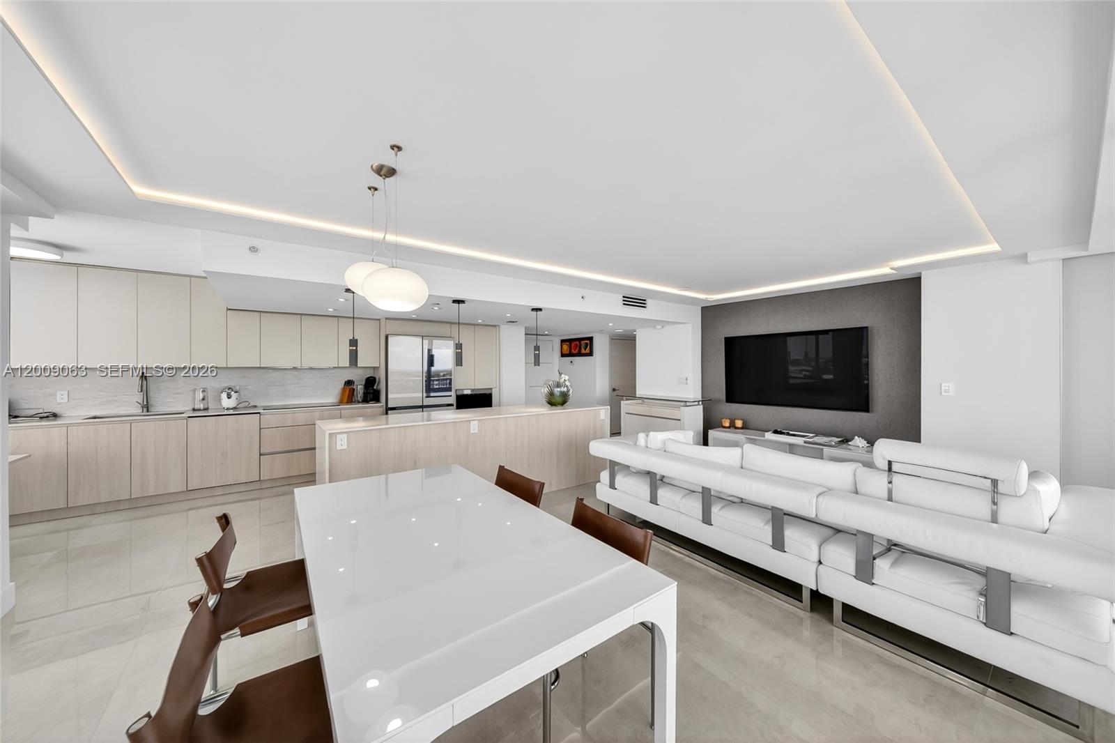 400 S Pointe Dr #2009, Miami Beach FL 33139