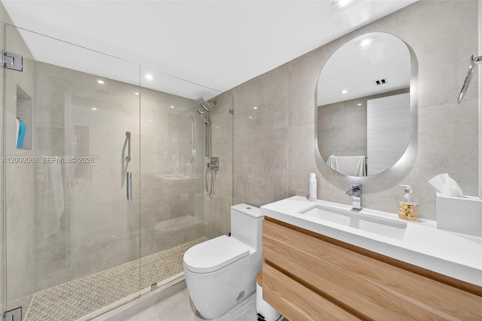 400 S Pointe Dr #2009, Miami Beach FL 33139
