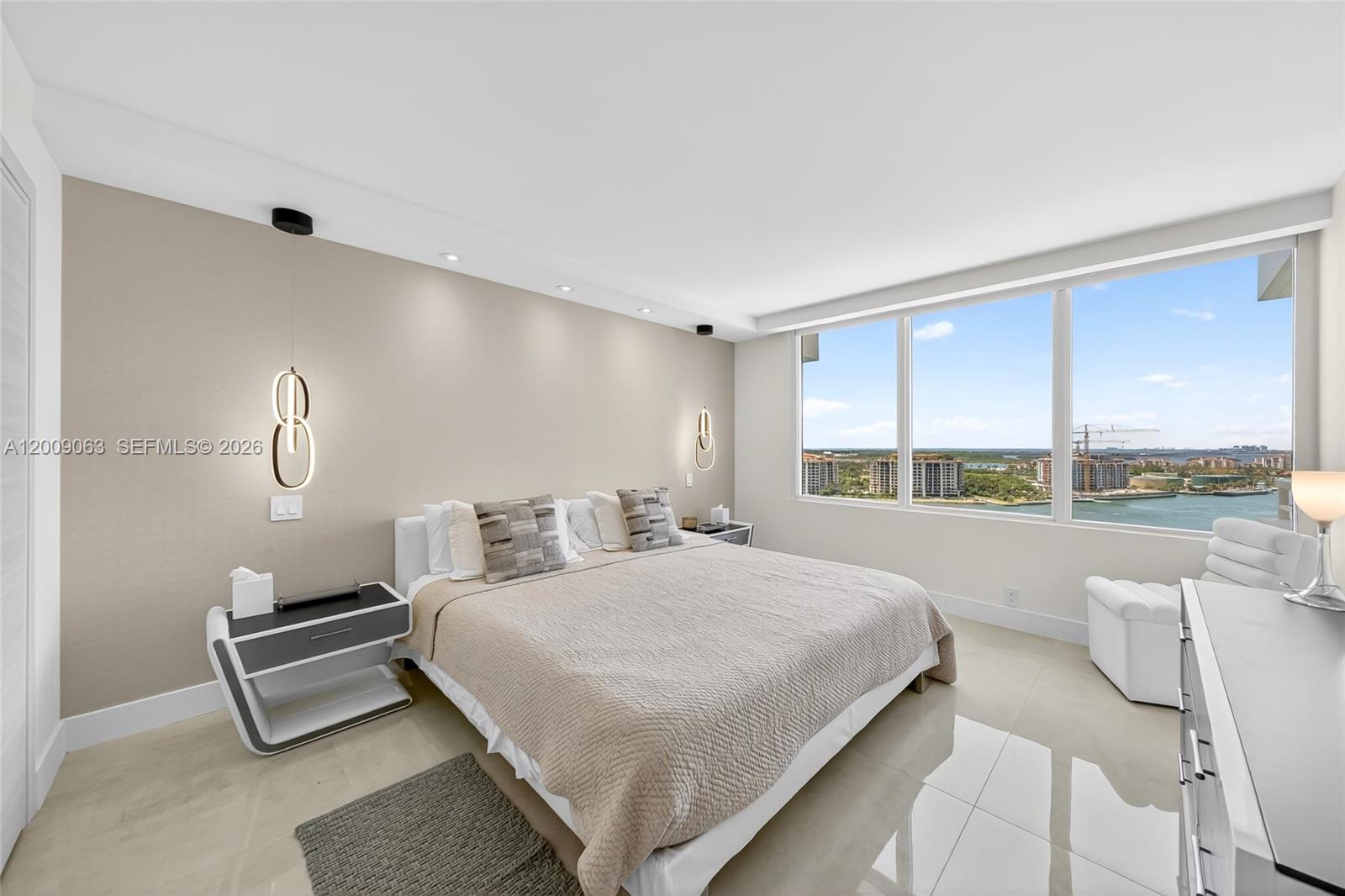 400 S Pointe Dr #2009, Miami Beach FL 33139