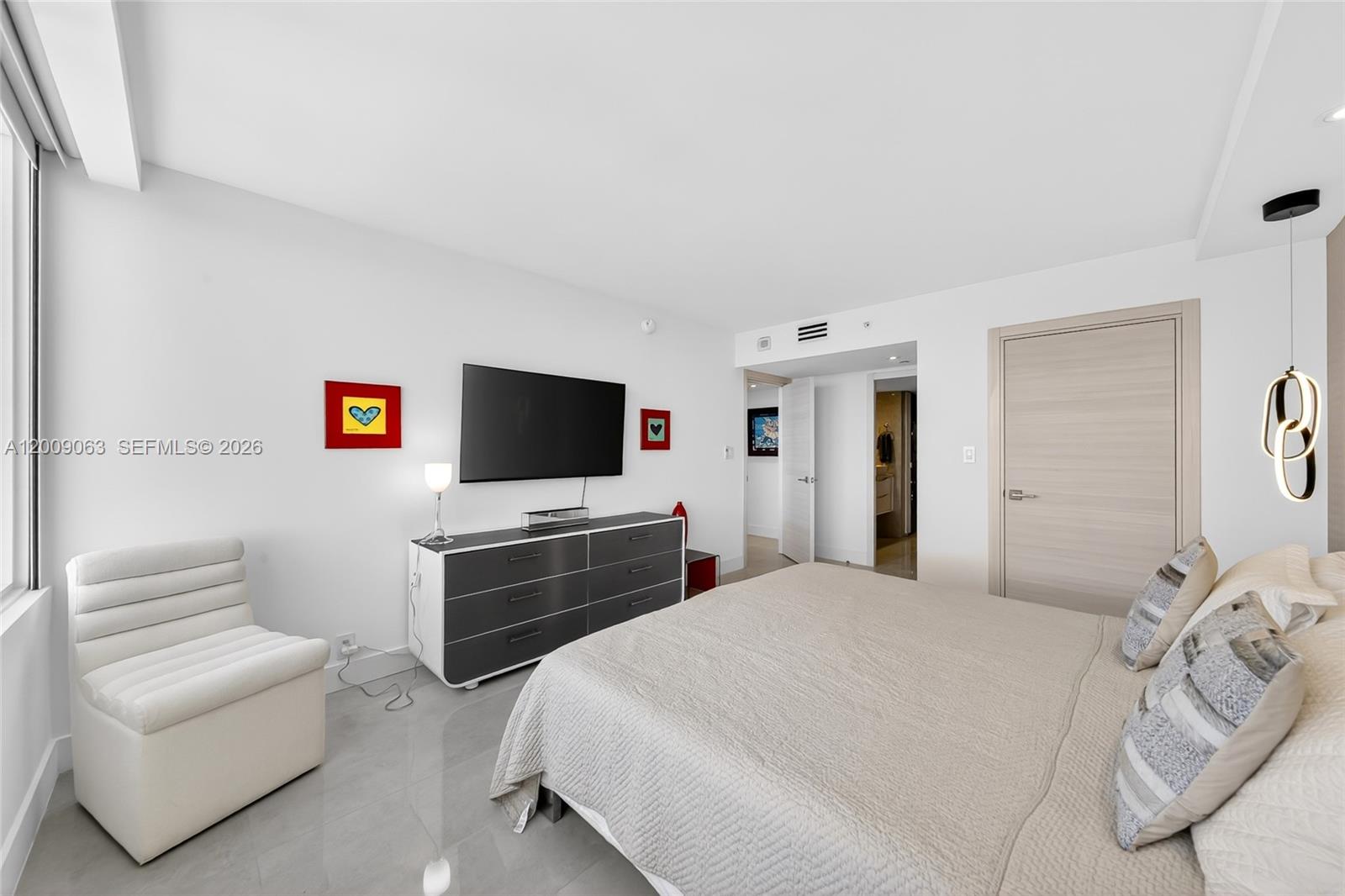 400 S Pointe Dr #2009, Miami Beach FL 33139