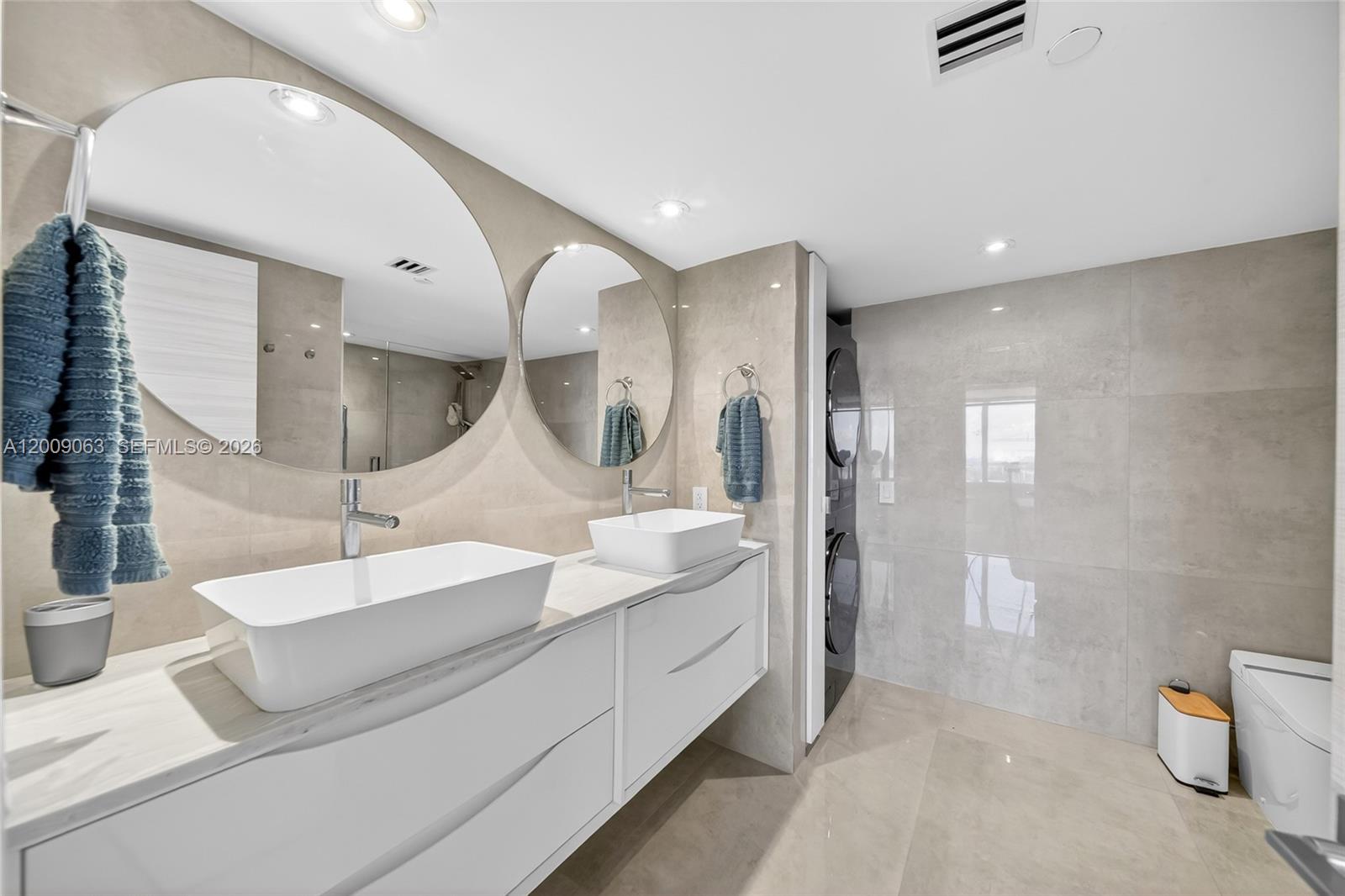 400 S Pointe Dr #2009, Miami Beach FL 33139