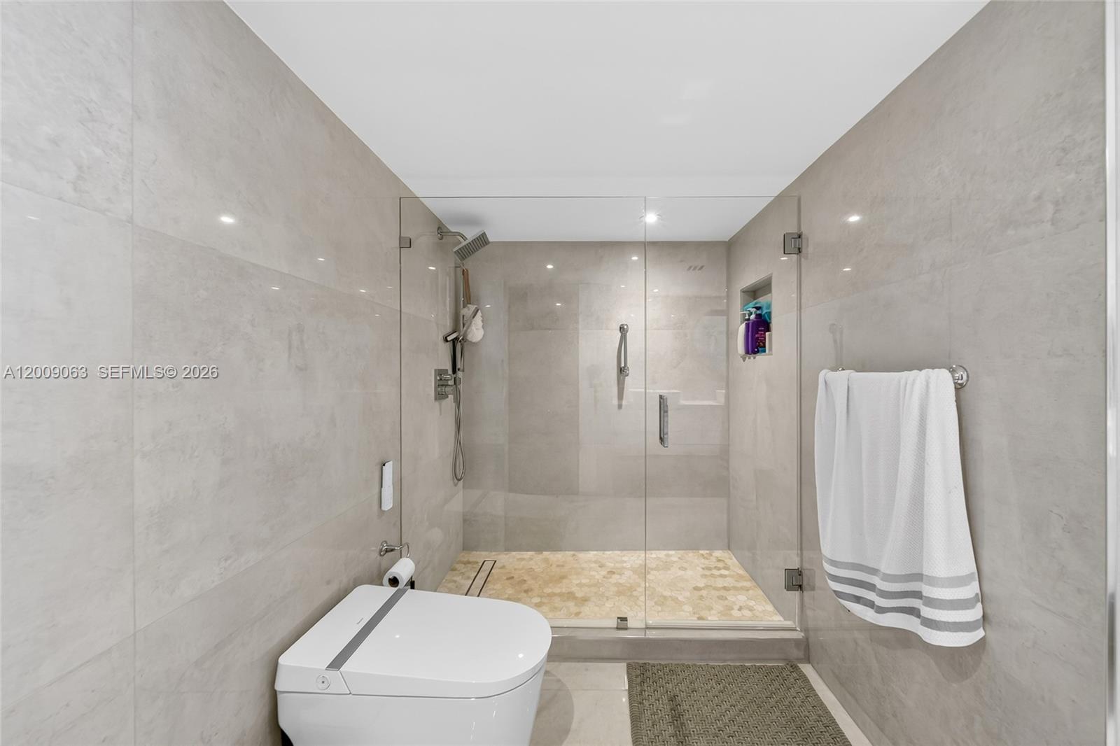 400 S Pointe Dr #2009, Miami Beach FL 33139