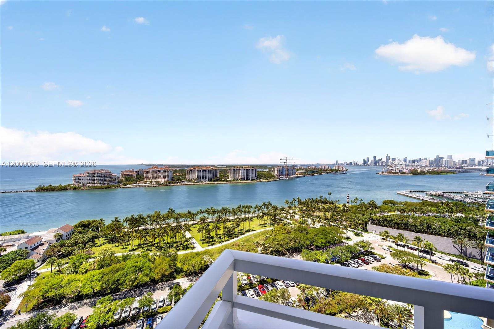 400 S Pointe Dr #2009, Miami Beach FL 33139