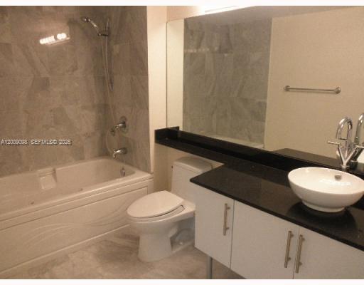 31 SE 5th St #2807, Miami FL 33131