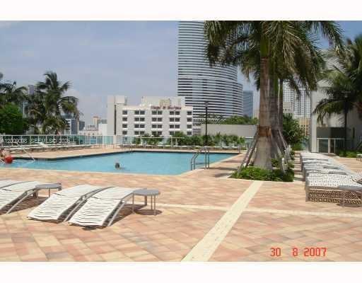31 SE 5th St #2807, Miami FL 33131