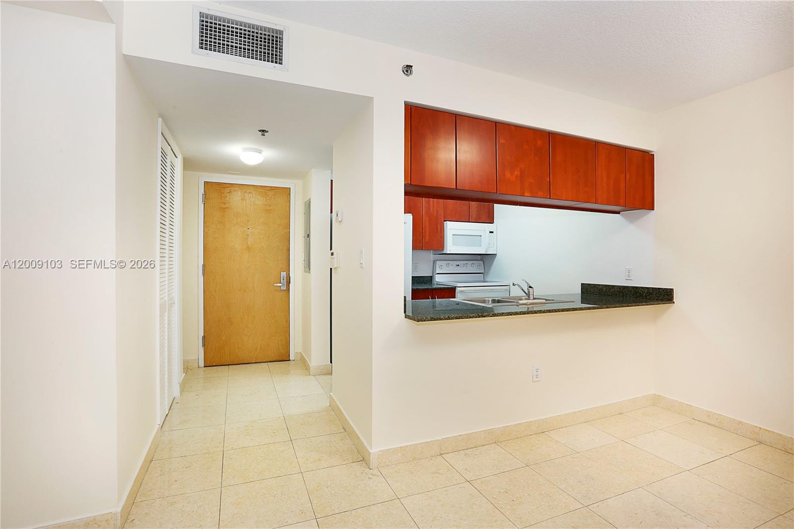 1200 Brickell Bay Dr #1614, Miami FL 33131