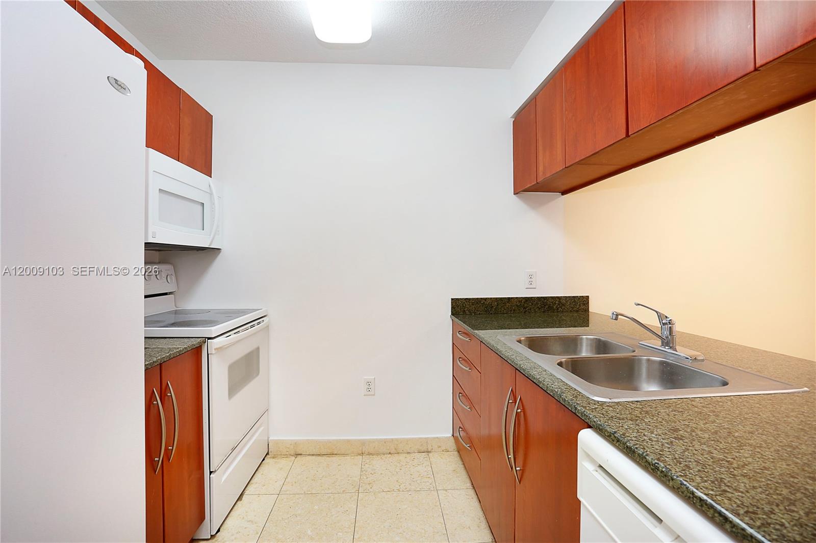 1200 Brickell Bay Dr #1614, Miami FL 33131