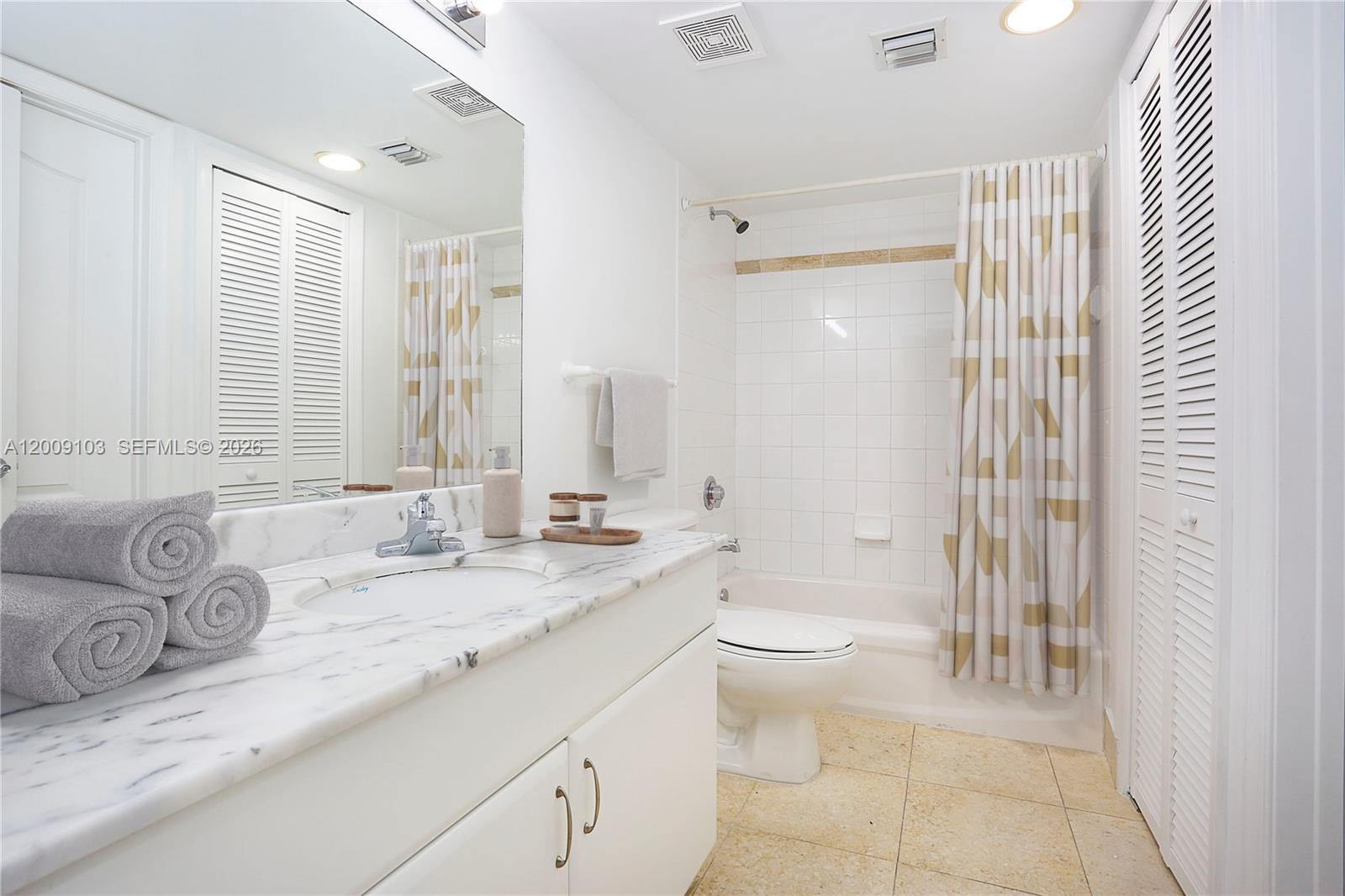1200 Brickell Bay Dr #1614, Miami FL 33131