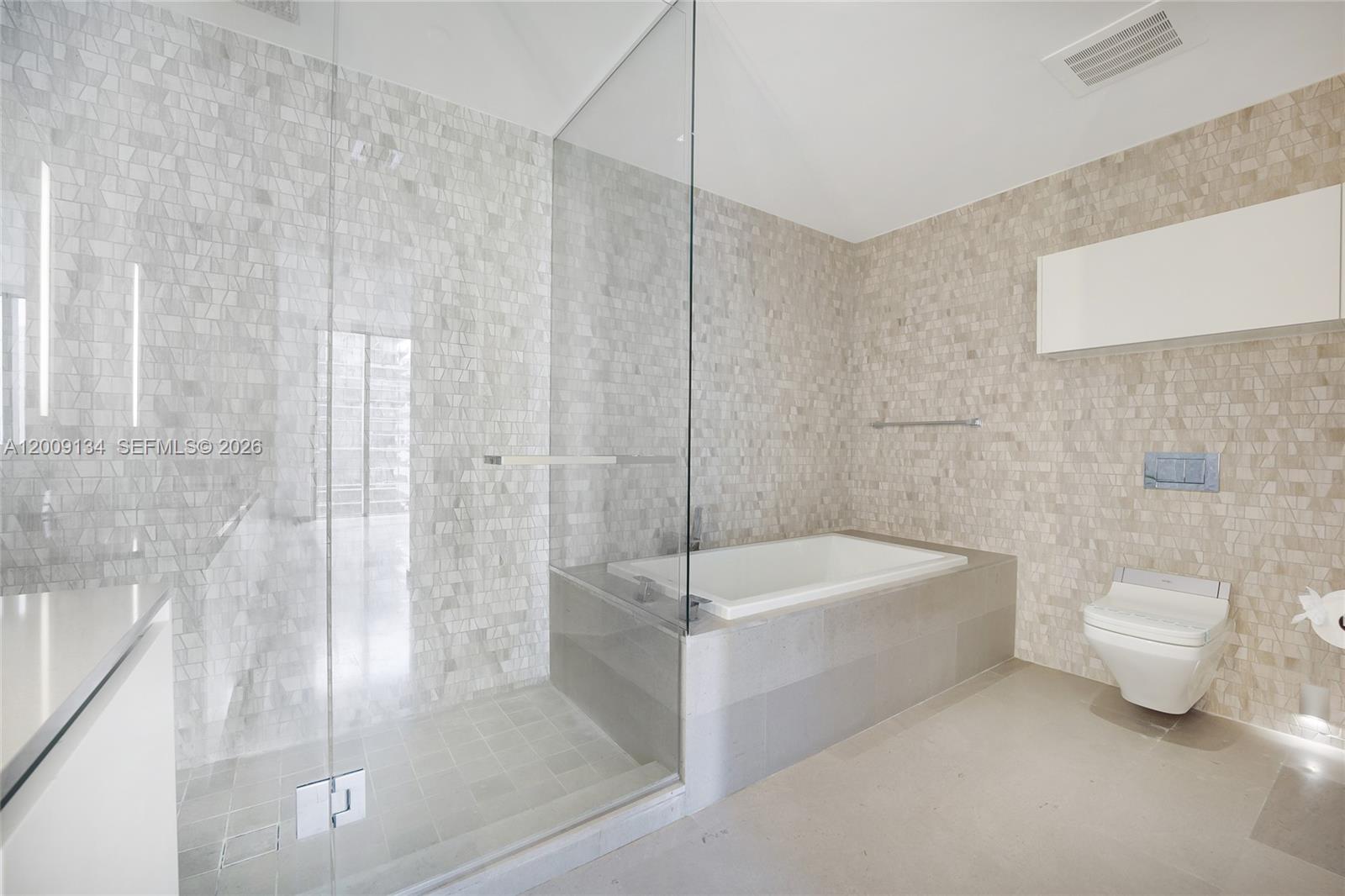 88 SW 7th St #1009, Miami FL 33130