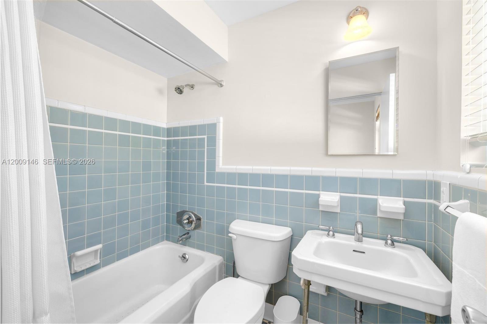 4340 Pine Tree Dr, Miami Beach FL 33140