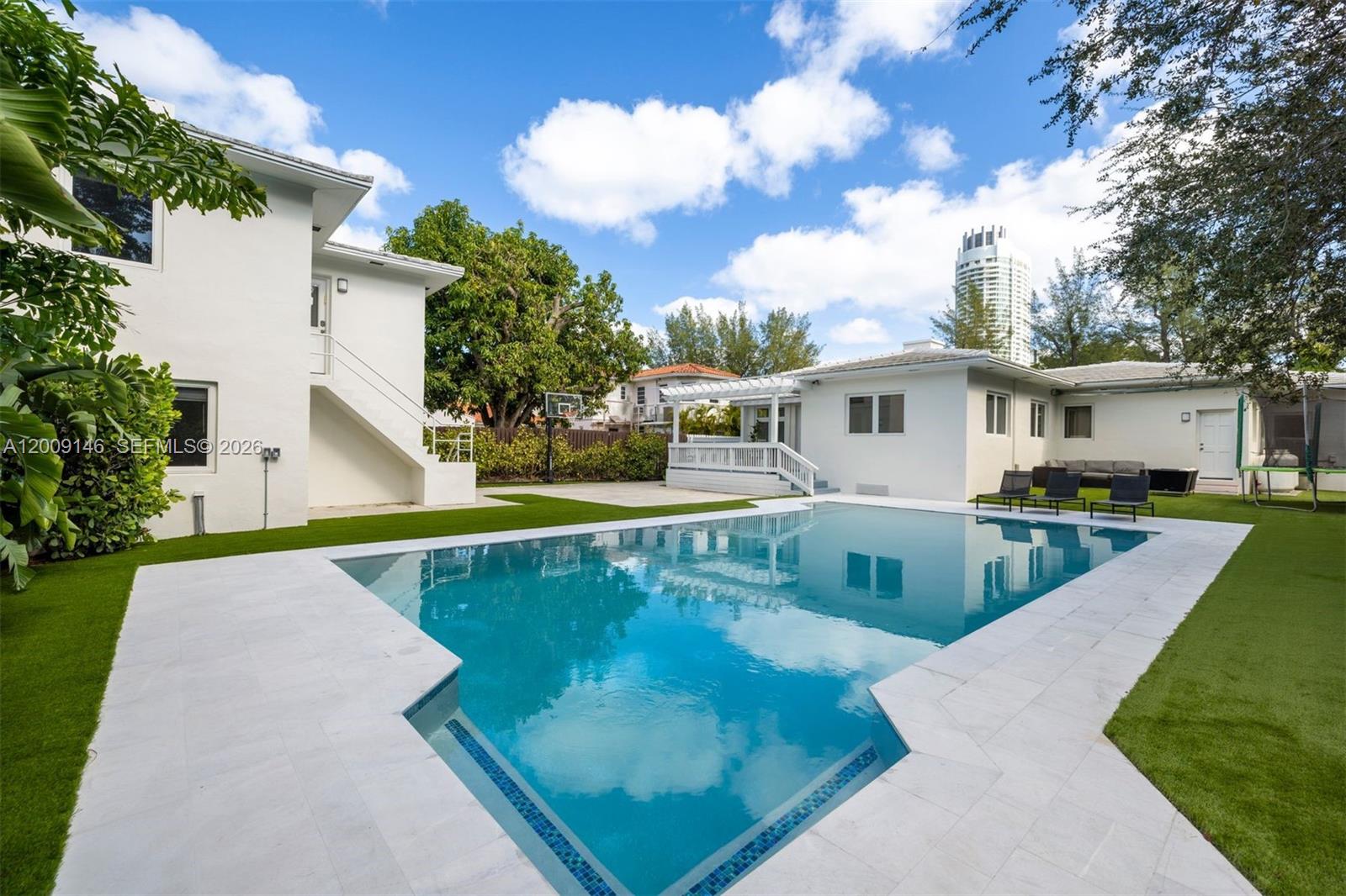 4340 Pine Tree Dr, Miami Beach FL 33140