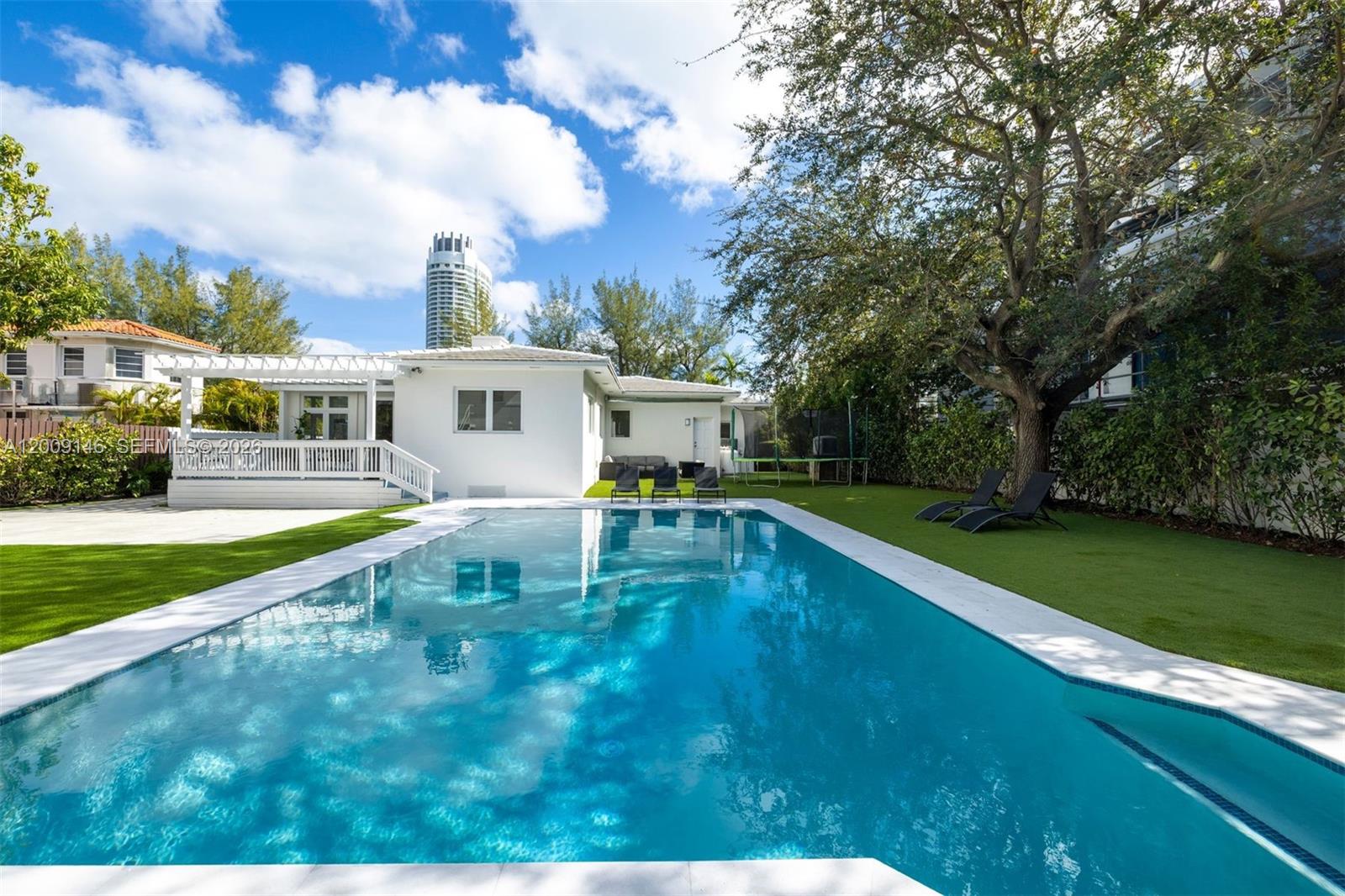 4340 Pine Tree Dr, Miami Beach FL 33140