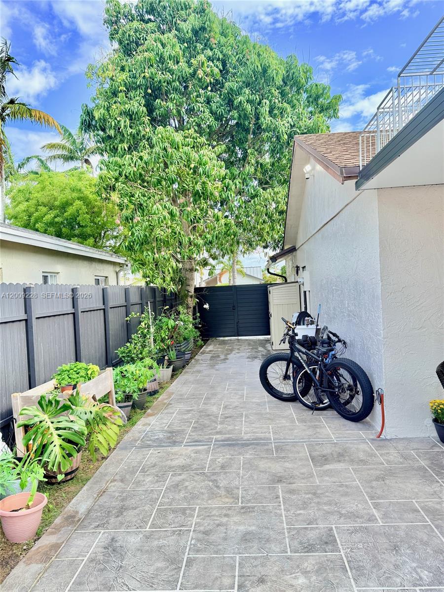 11216 SW 166th Ter, Miami FL 33157