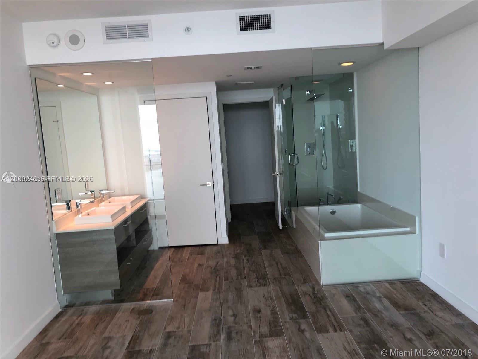 650 NE 32nd St #4005, Miami FL 33137