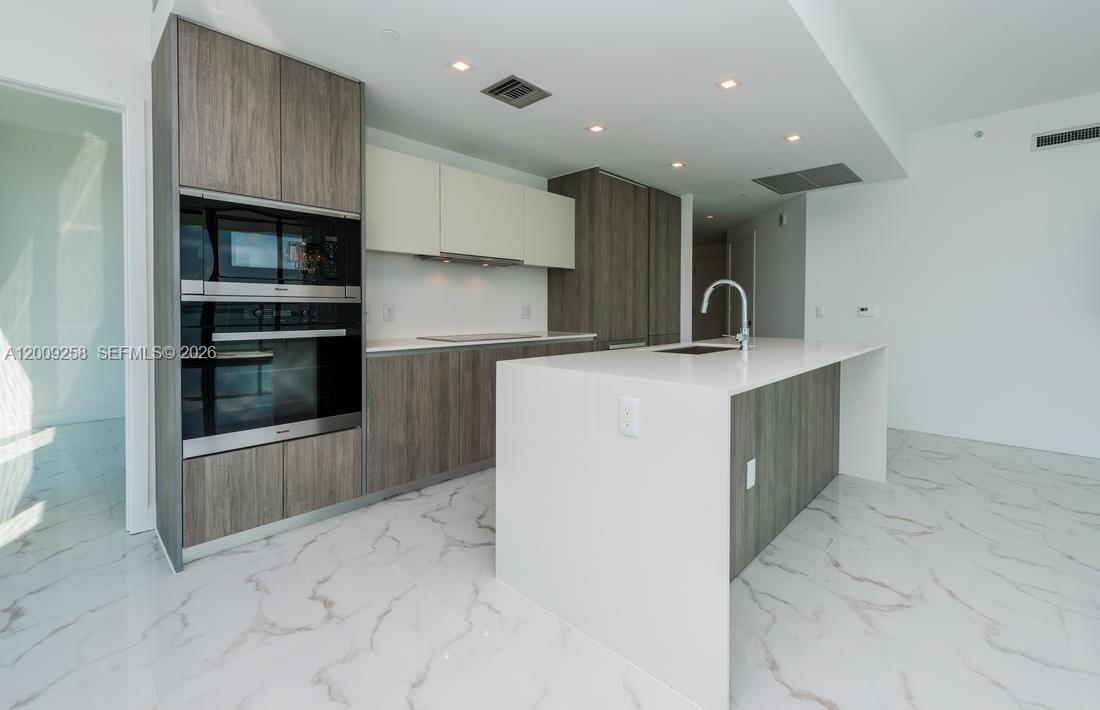2900 NE 7 AVE #2607, Miami FL 33137