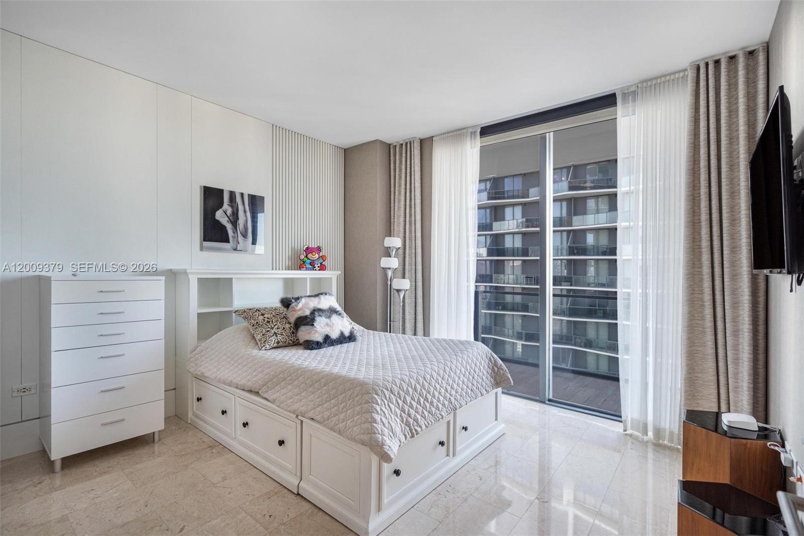 88 SW 7th St #3801, Miami FL 33130