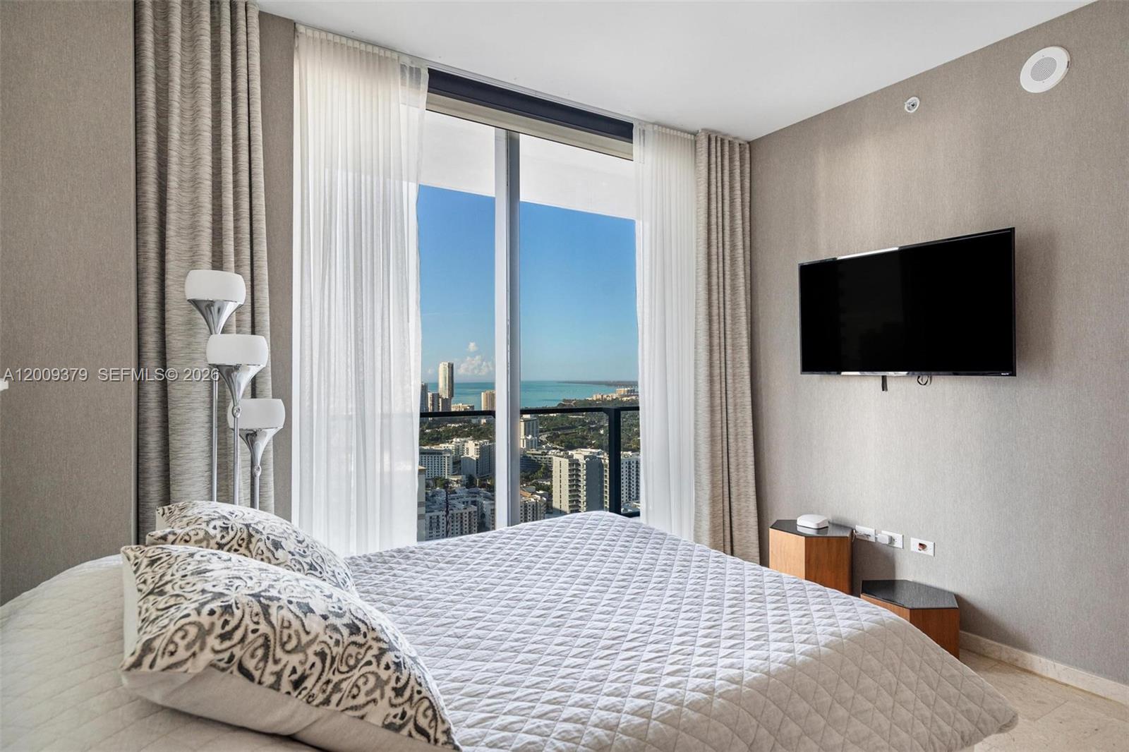 88 SW 7th St #3801, Miami FL 33130