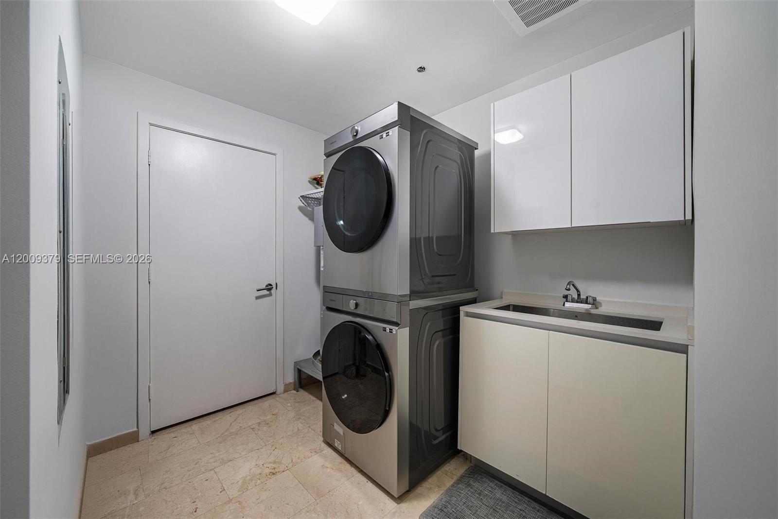 88 SW 7th St #3801, Miami FL 33130