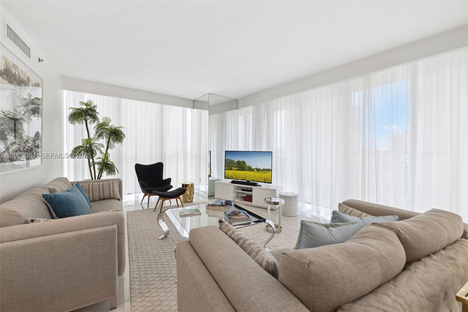 465 Brickell Ave #701, Miami FL 33131