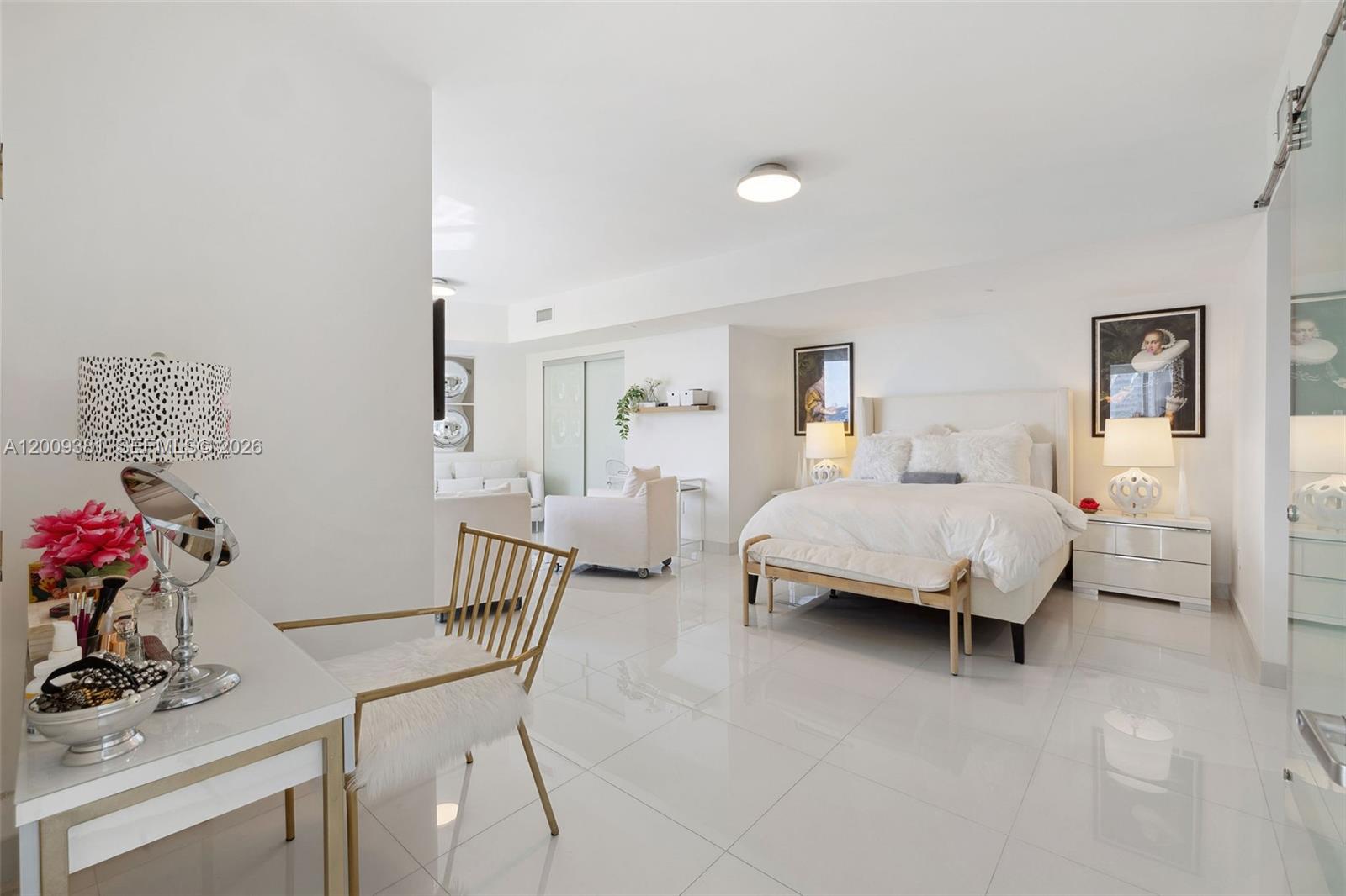 465 Brickell Ave #701, Miami FL 33131