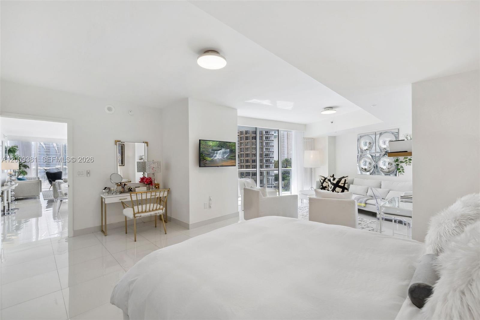 465 Brickell Ave #701, Miami FL 33131