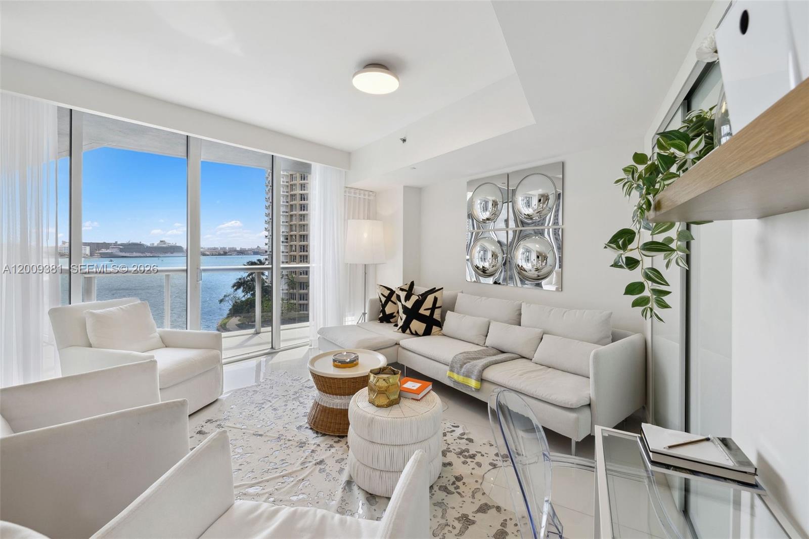 465 Brickell Ave #701, Miami FL 33131