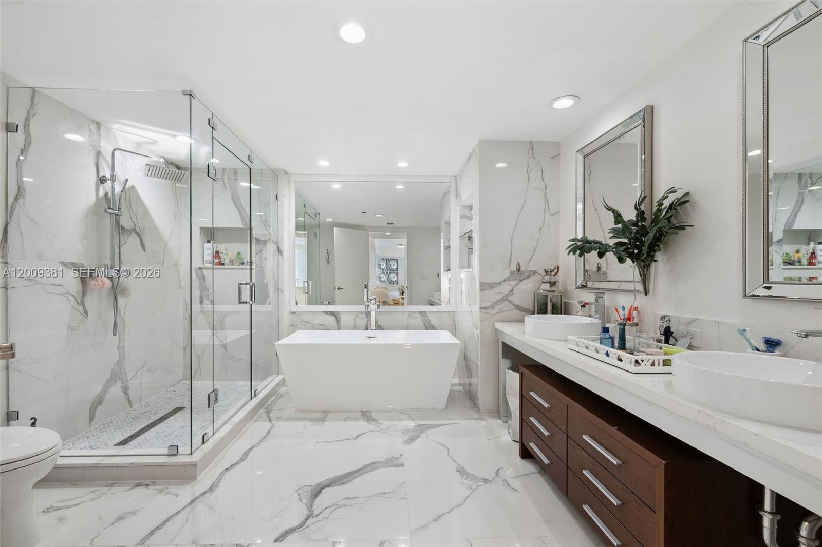 465 Brickell Ave #701, Miami FL 33131