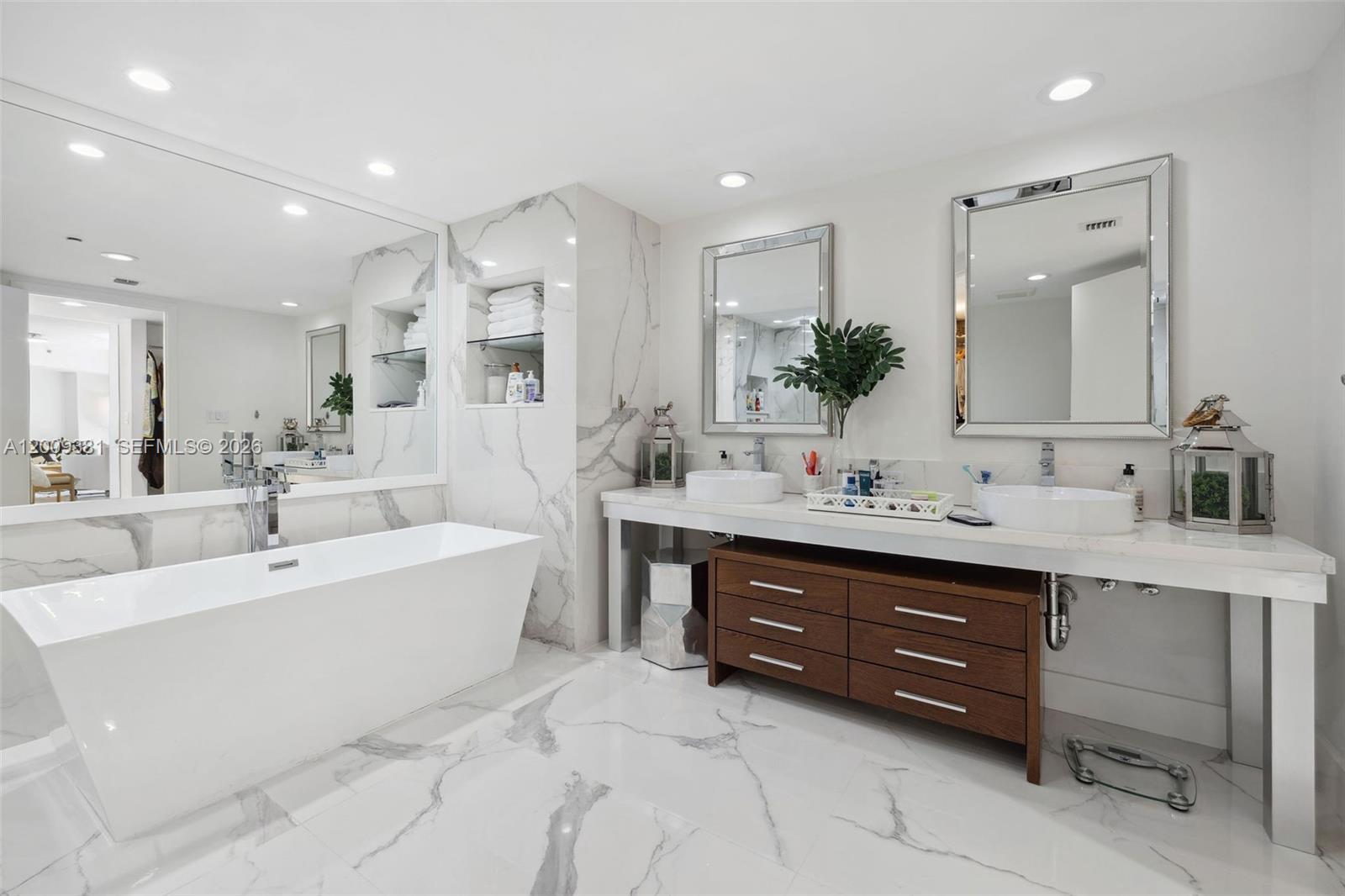 465 Brickell Ave #701, Miami FL 33131