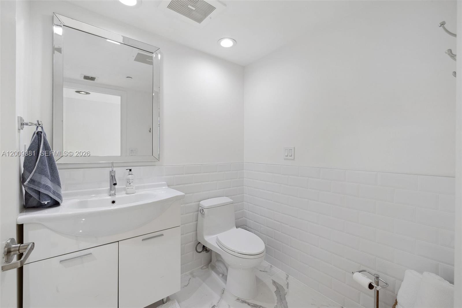 465 Brickell Ave #701, Miami FL 33131