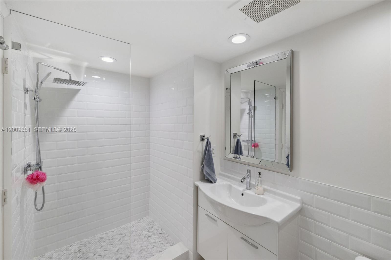 465 Brickell Ave #701, Miami FL 33131