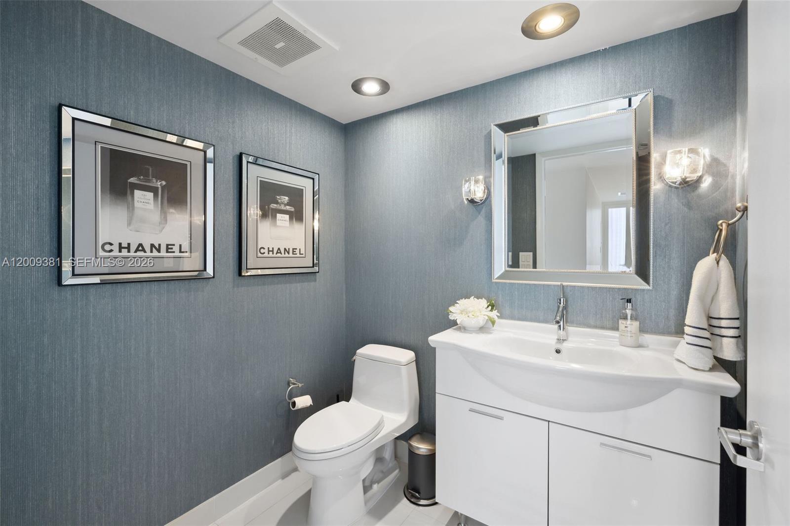 465 Brickell Ave #701, Miami FL 33131