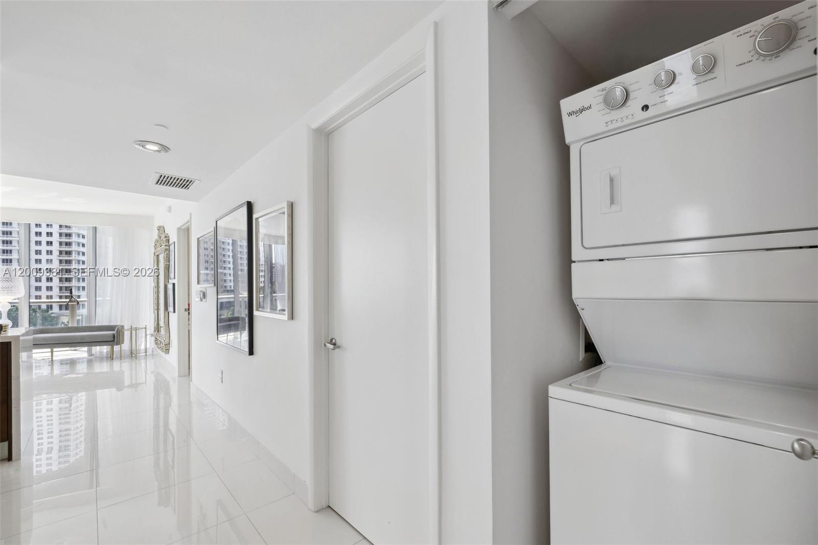 465 Brickell Ave #701, Miami FL 33131