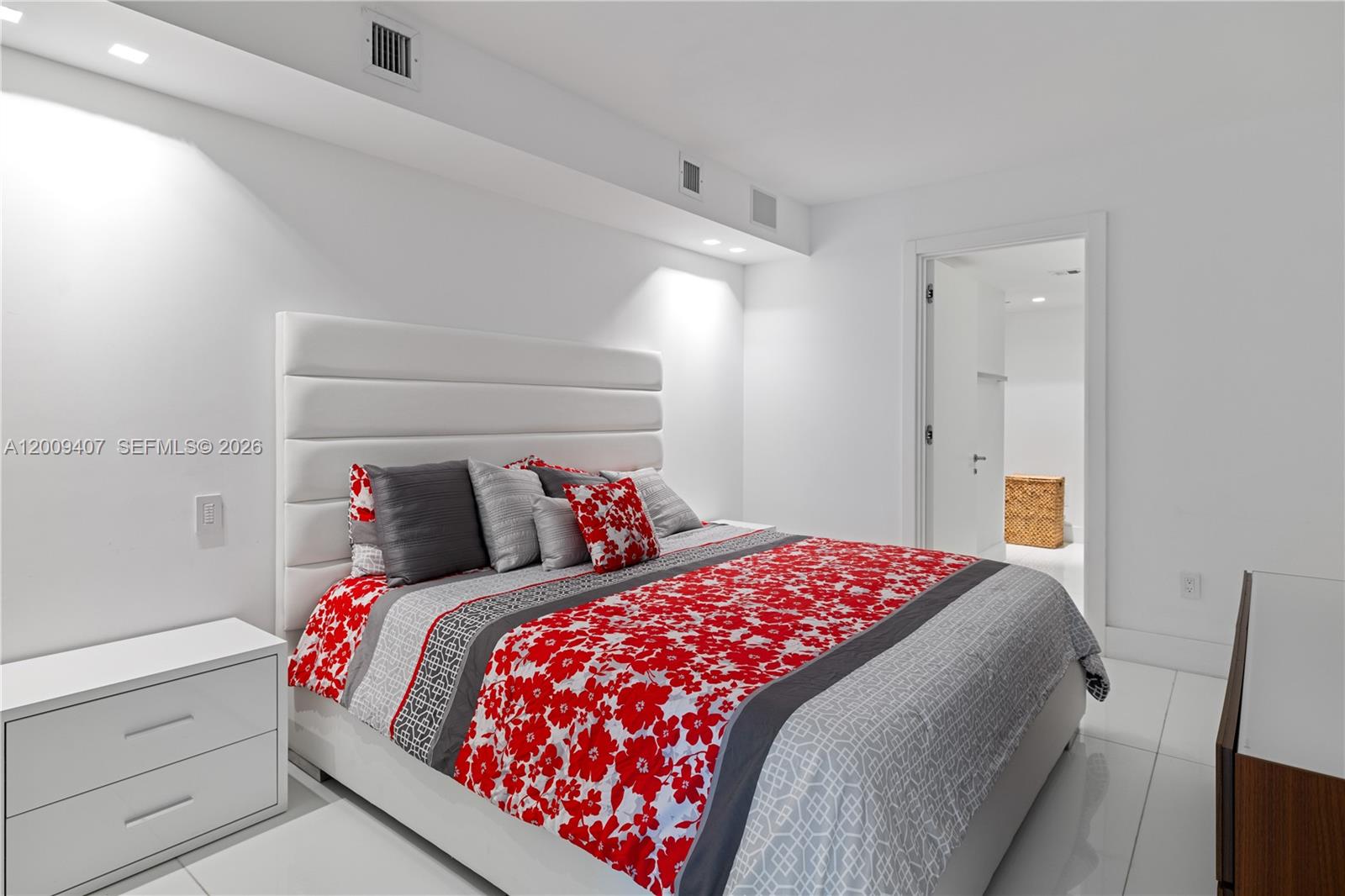 10155 Collins Ave #1210, Bal Harbour FL 33154