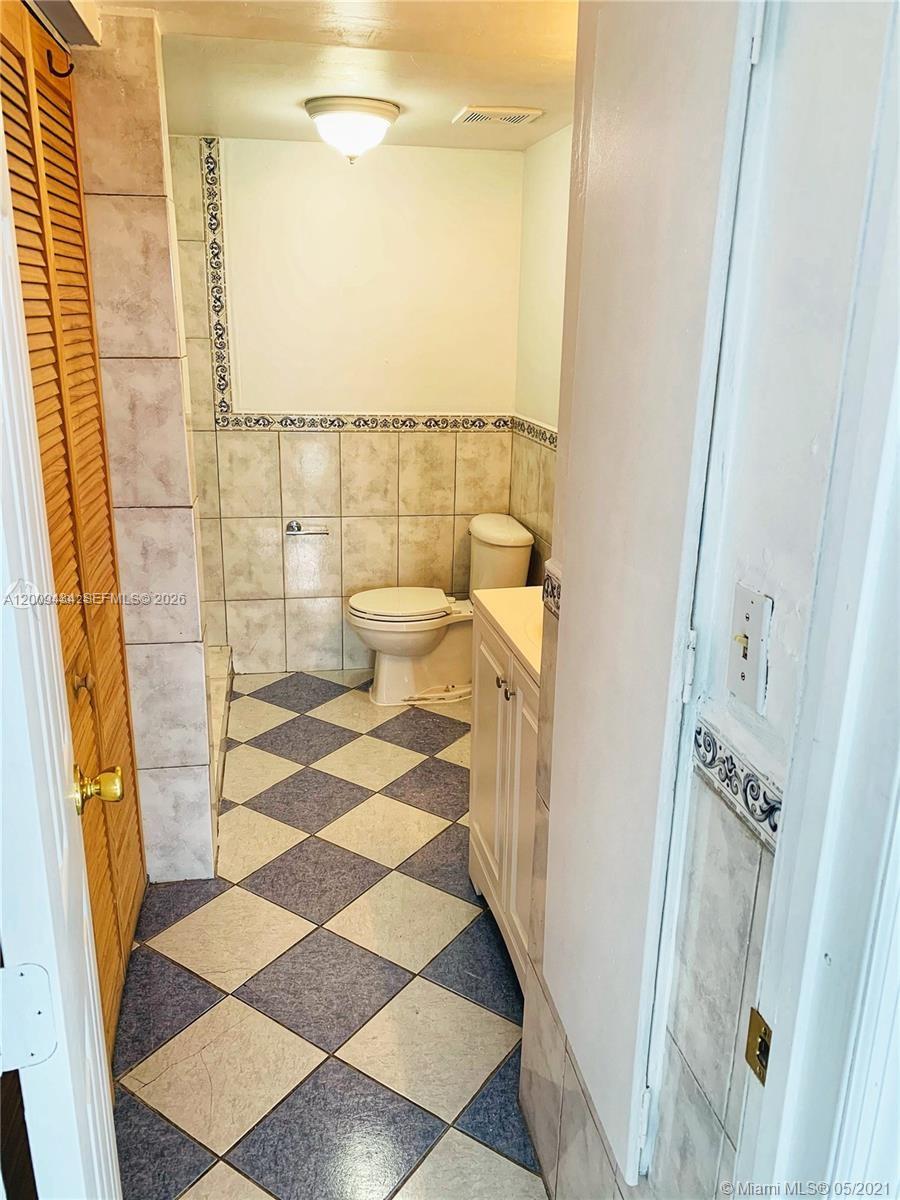 1325 W 68th St #514, Hialeah FL 33014