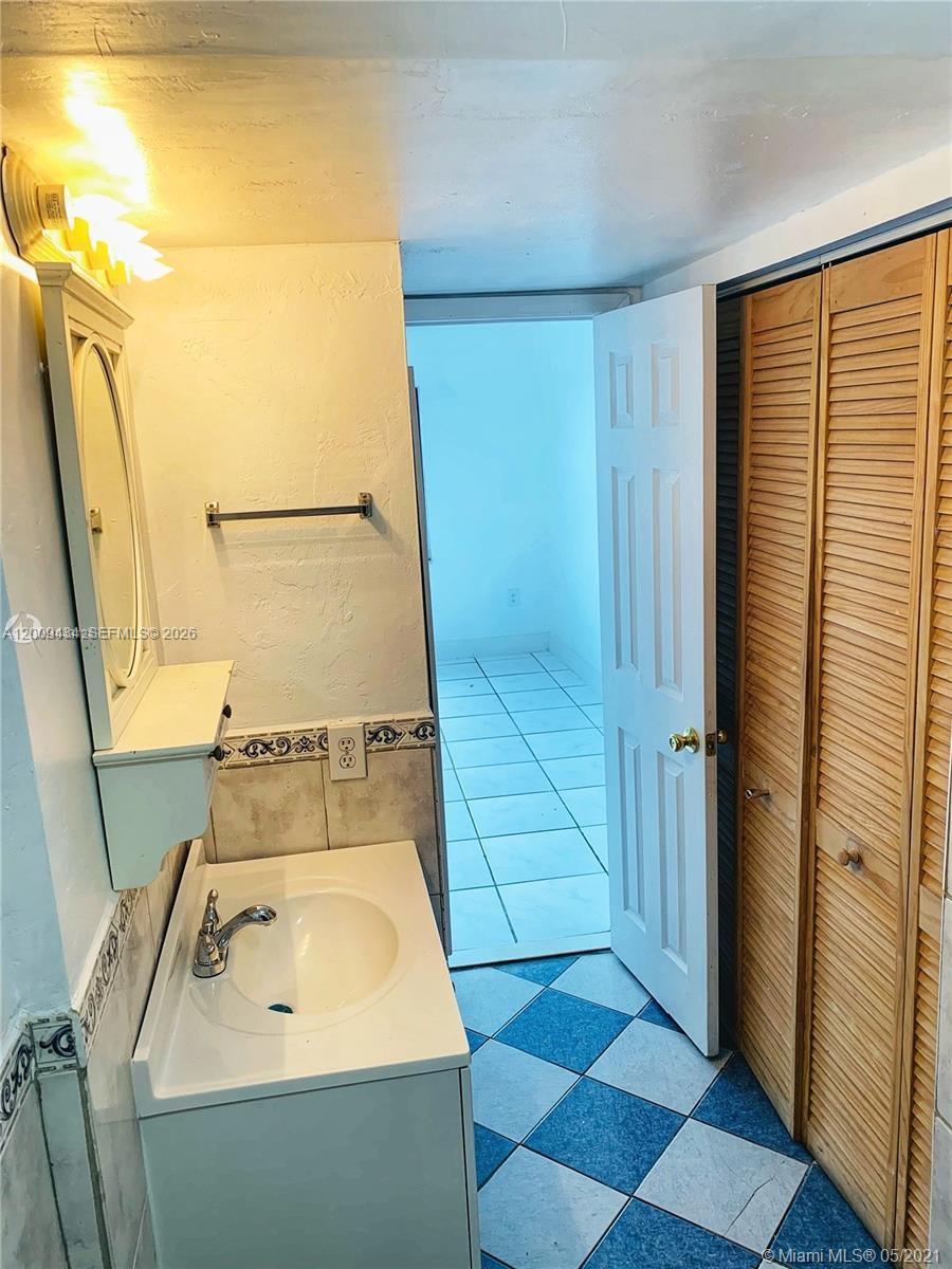 1325 W 68th St #514, Hialeah FL 33014