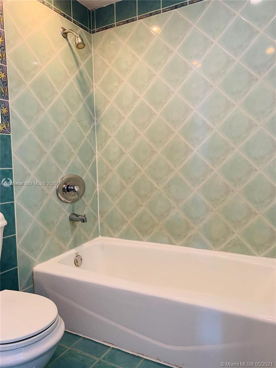 1325 W 68th St #514, Hialeah FL 33014