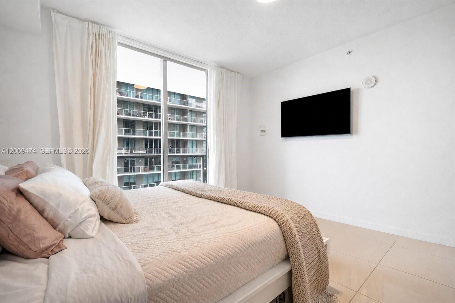 79 SW 12th St #2908-S, Miami FL 33130