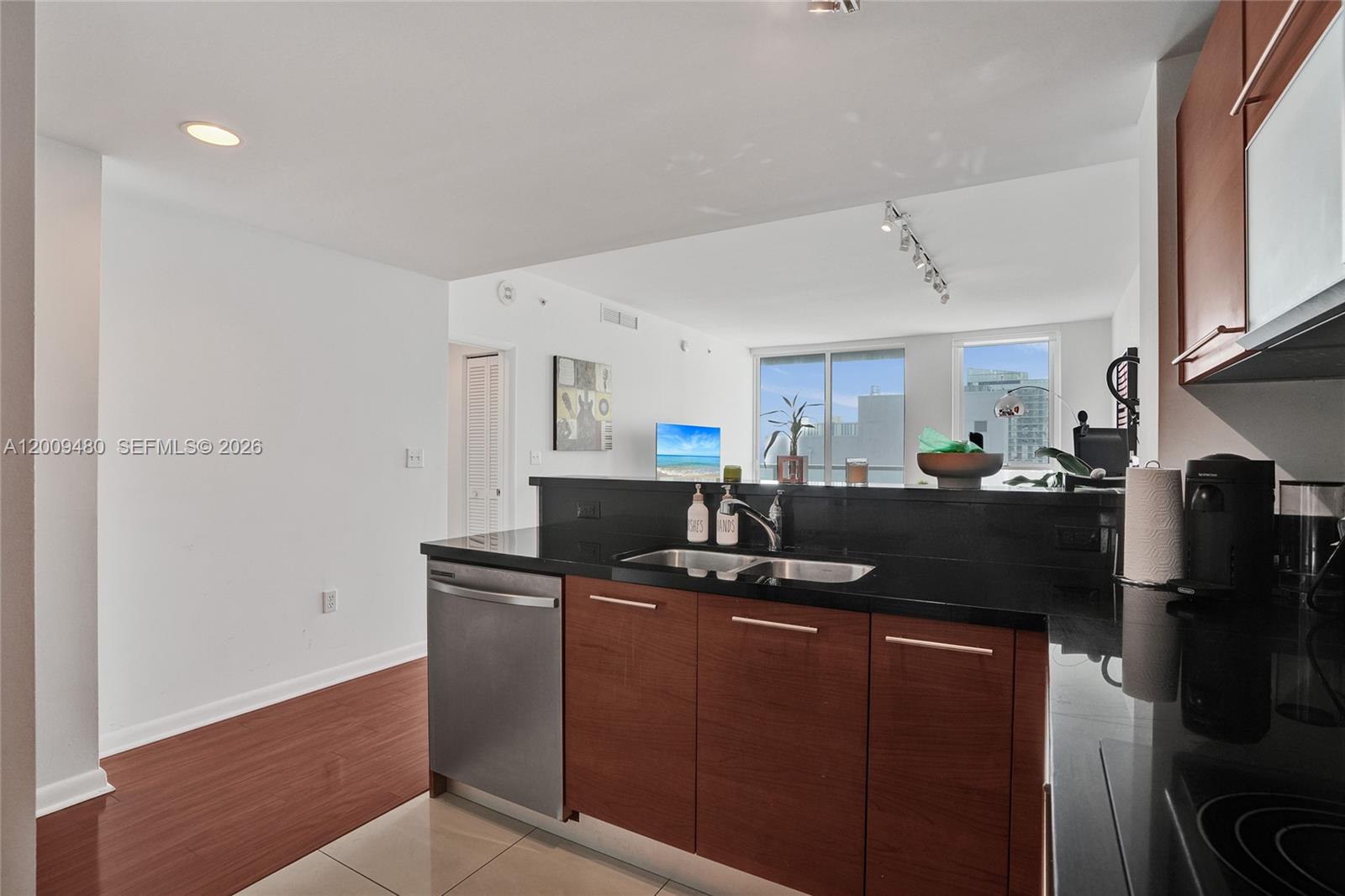 253 NE 2nd St #3304, Miami FL 33132