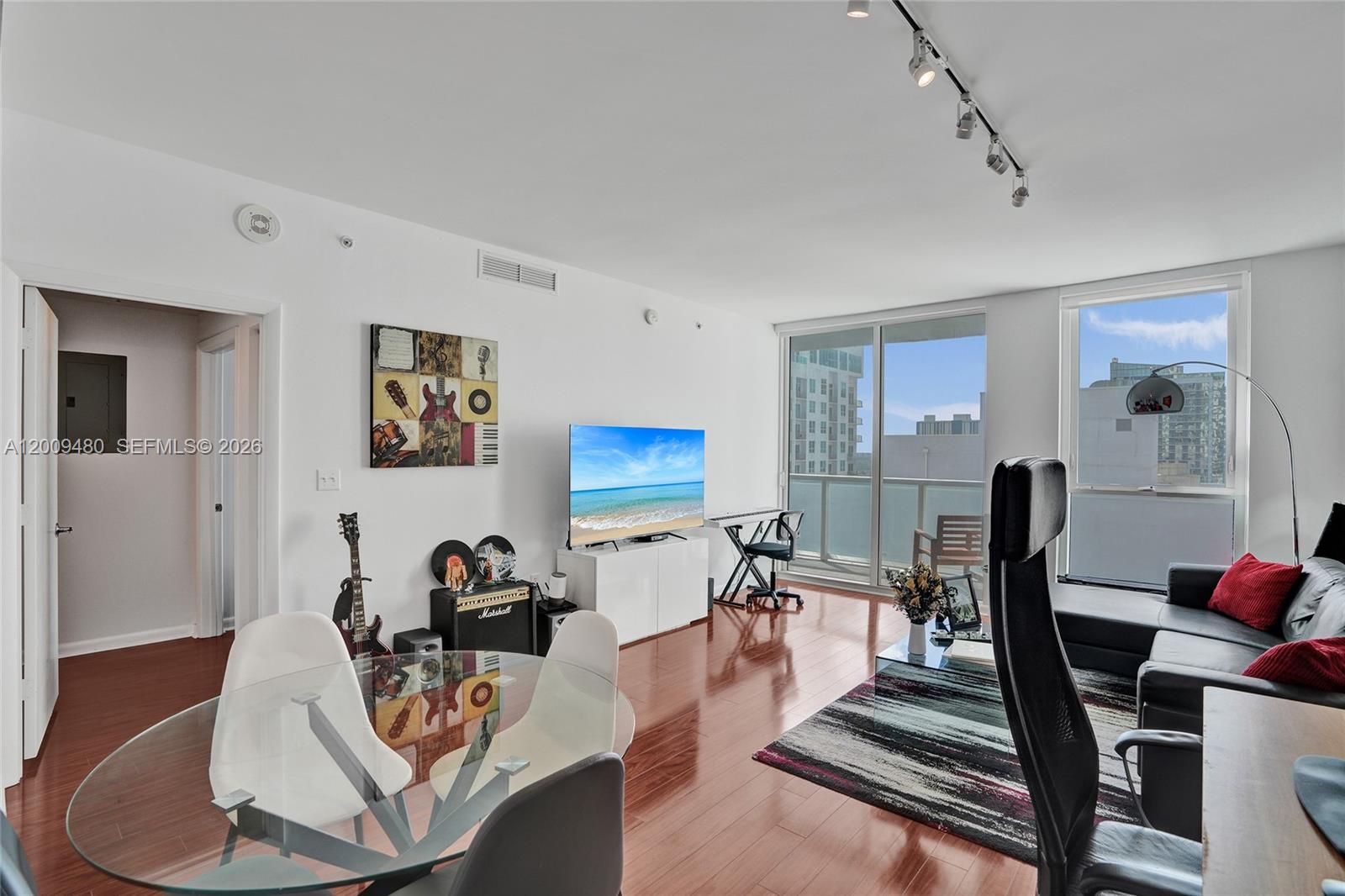 253 NE 2nd St #3304, Miami FL 33132