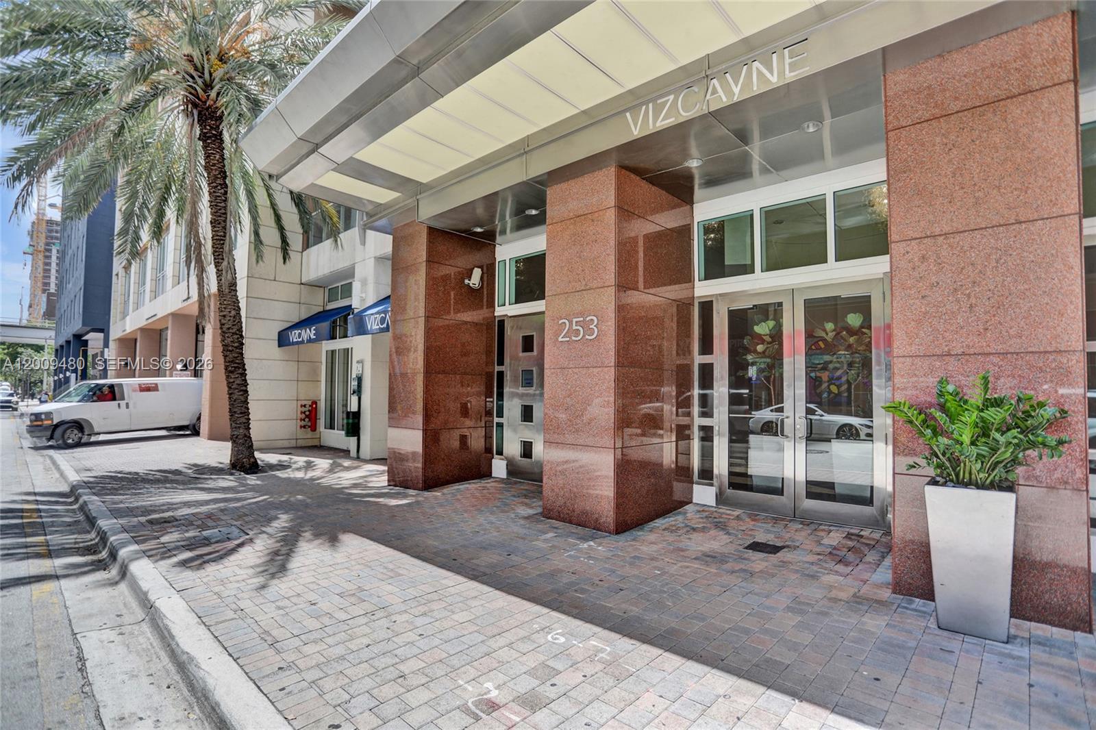 253 NE 2nd St #3304, Miami FL 33132