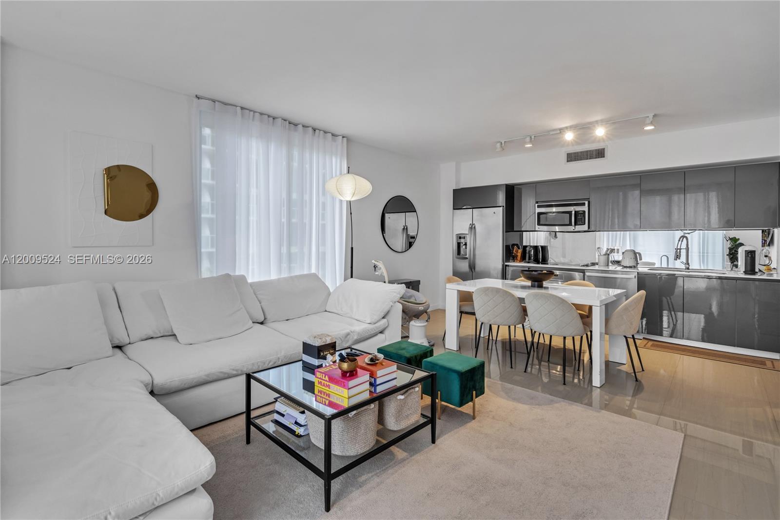 31 SE 6th St #702, Miami FL 33131
