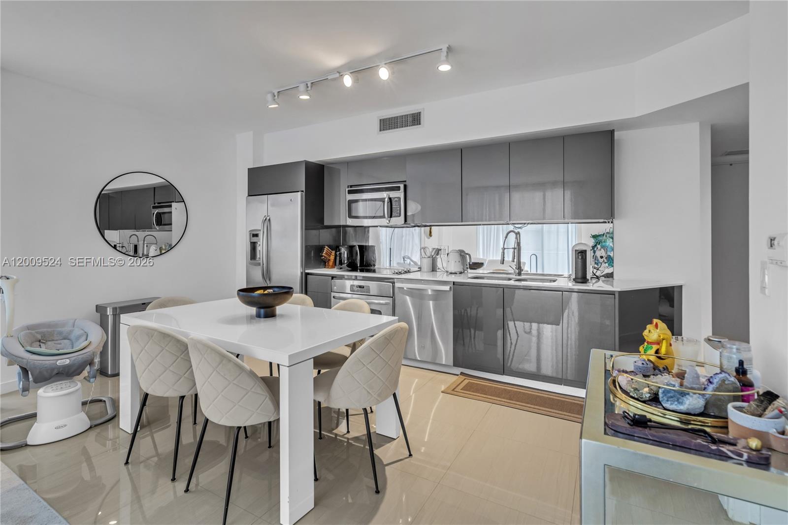 31 SE 6th St #702, Miami FL 33131