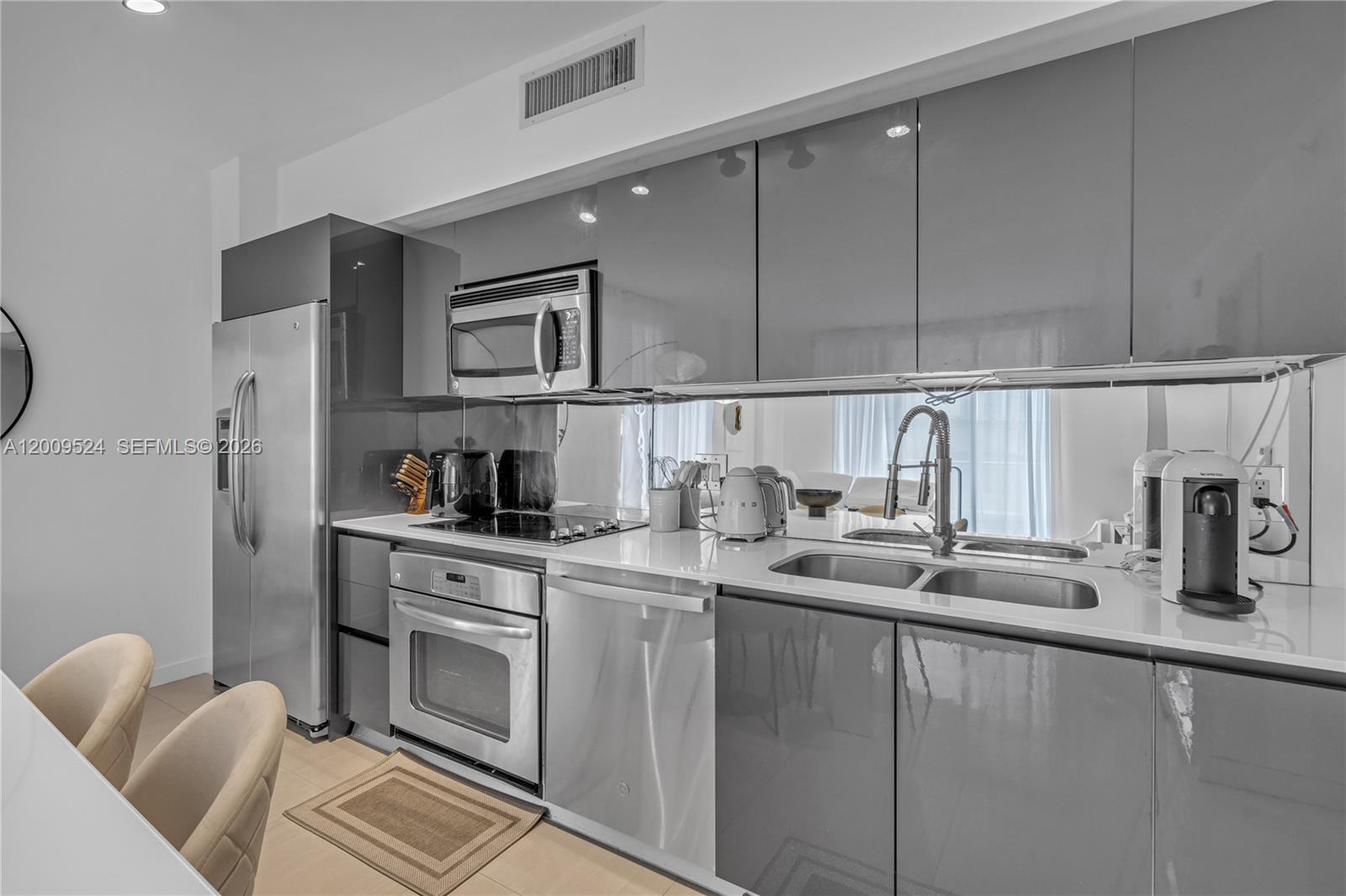 31 SE 6th St #702, Miami FL 33131