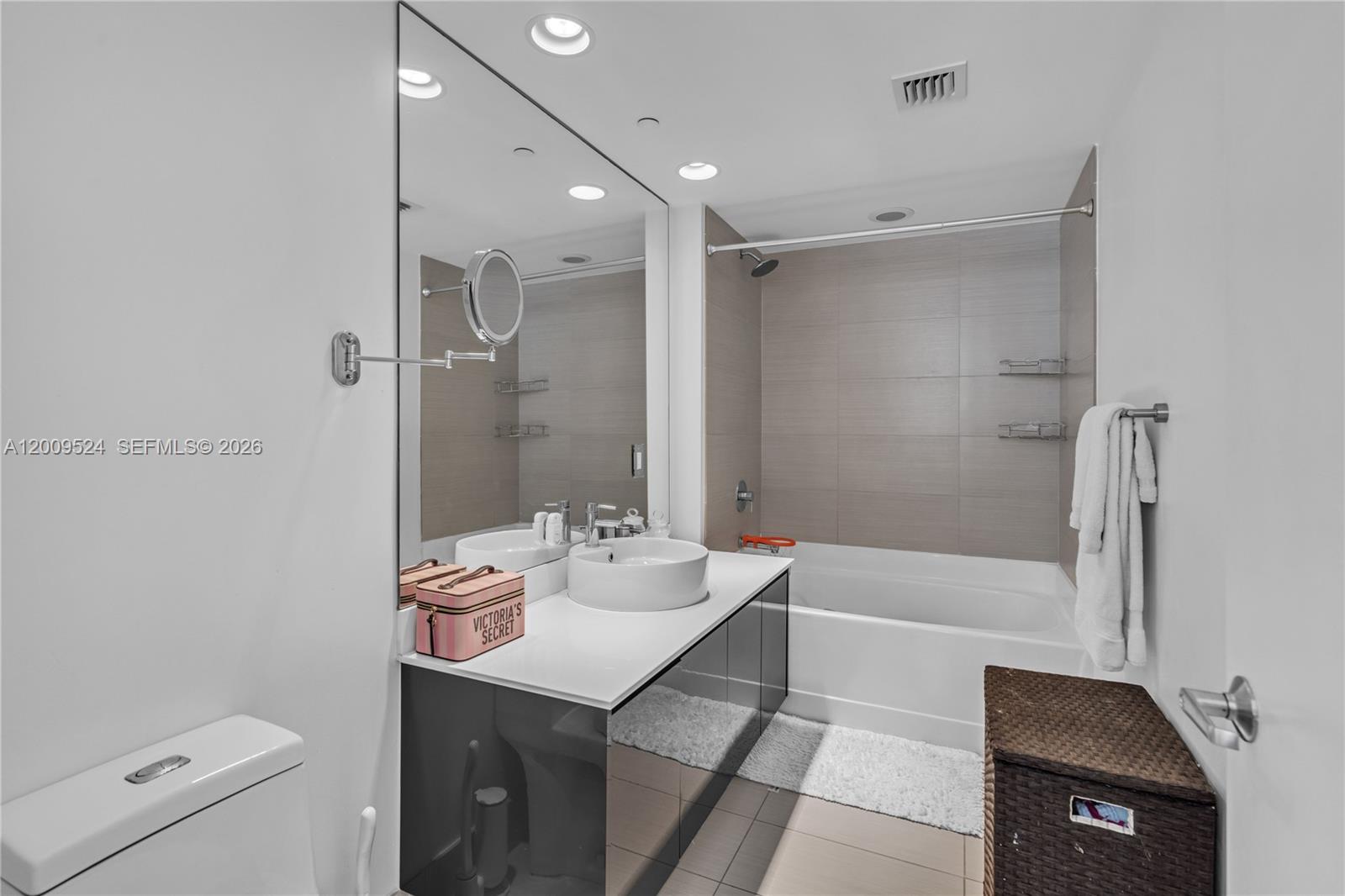 31 SE 6th St #702, Miami FL 33131
